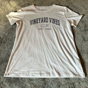 Vineyard Vines Women’s Basic White Graphic T-Shirt